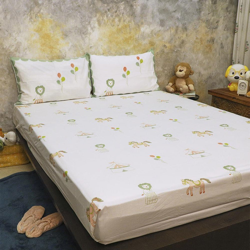 Buy Bed Set - I Am Going To The Circus - Peach | Shop Verified Sustainable Bed Linens on Brown Living™