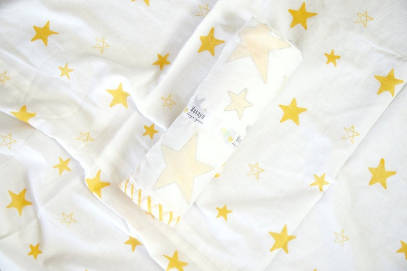 Buy Dohar - Superbaby Flies Over Town | Shop Verified Sustainable Bed Linens on Brown Living™