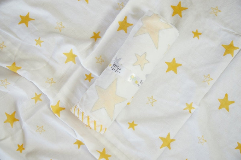 Buy Dohar - Superbaby Flies Over Town | Shop Verified Sustainable Bed Linens on Brown Living™